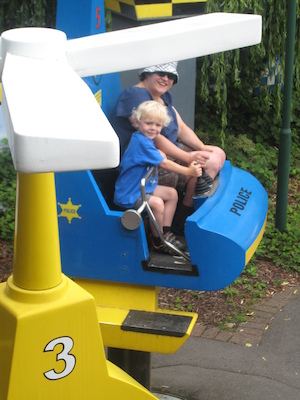 Cole and Xine flying a lego helicopter (07-22-2009 14:28)