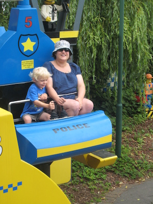 Cole and Xine flying a lego helicopter (07-22-2009 14:28)