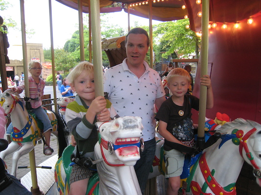 Cole, Ben and Tim on a merry-go-round (07-22-2009 16:34)
