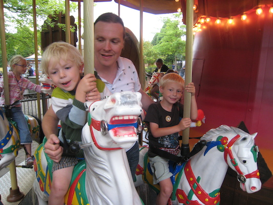 Cole, Ben and Tim on a merry-go-round (07-22-2009 16:34)