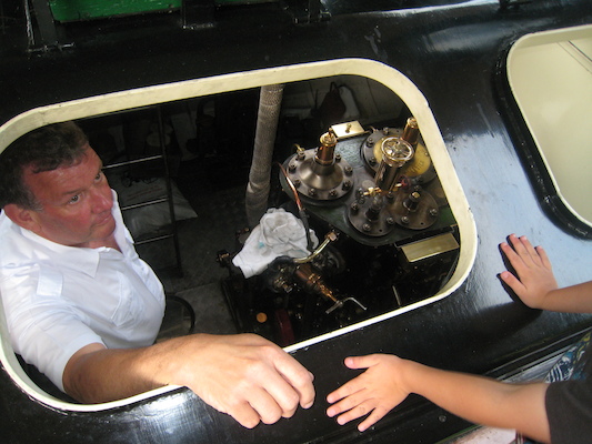 Steam boat at Monkey Island (07-22-2009 18:39)