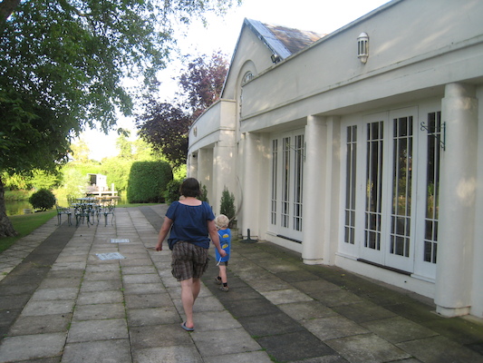 Xine and Cole at Monkey Island (07-22-2009 18:44)