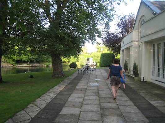 Xine and Cole at Monkey Island (07-22-2009 18:44)