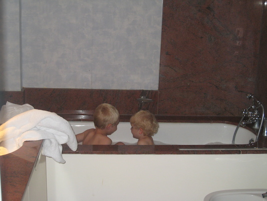 Tim and Cole in the tub (07-22-2009 19:28)
