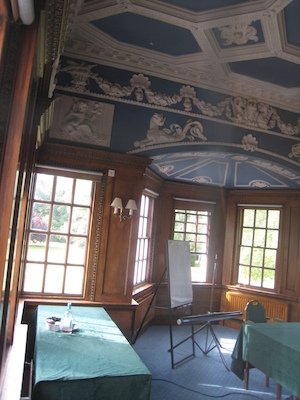 Fancy roof at the Monkey Island hotel (07-23-2009 07:54)