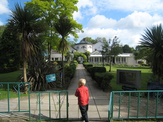Tim at the Monkey Island hotel (07-23-2009 08:01)