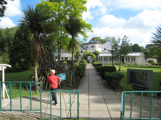Tim at the Monkey Island hotel (07-23-2009 08:01)