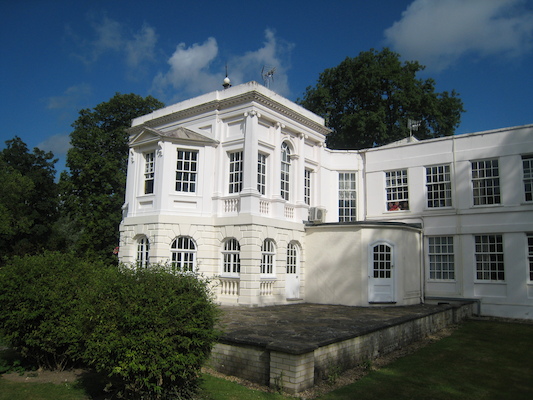 Xine, Tim and Cole in the room at Monkey Island (07-23-2009 08:29)
