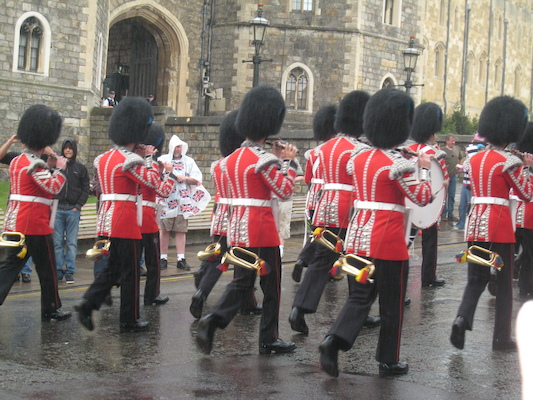 Changing of the guard at Windsor (07-23-2009 09:55)