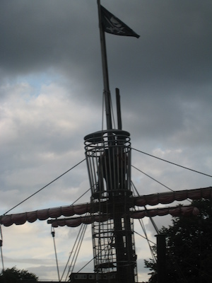 Tim up the mast at the Princess Diana playground (07-23-2009 18:20)
