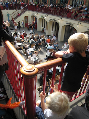 Cole and Tim watching the musicians at Covent Garden (07-24-2009 15:25)
