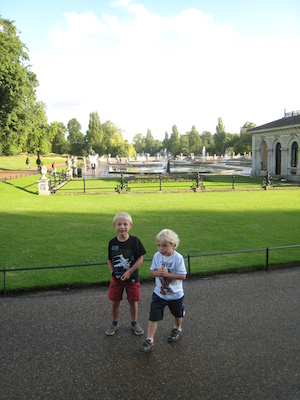Tim and Cole in Hyde park (07-24-2009 18:00)