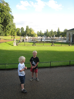 Tim and Cole in Hyde park (07-24-2009 18:00)