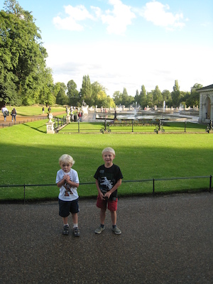Tim and Cole in Hyde park (07-24-2009 18:00)
