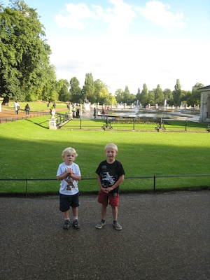Tim and Cole in Hyde park (07-24-2009 18:00)