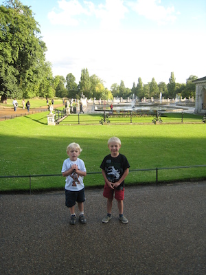 Tim and Cole in Hyde park (07-24-2009 18:00)