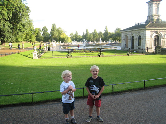 Tim and Cole in Hyde park (07-24-2009 18:00)