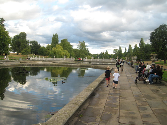 Tim and Cole in Hyde park (07-24-2009 18:36)