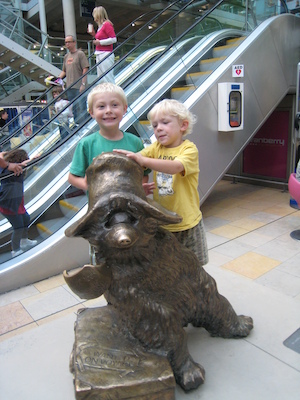 Tim and Cole with the Paddington statue (07-25-2009 08:48)