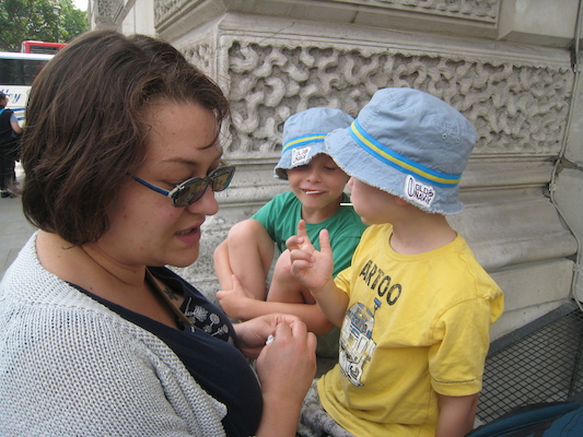 Xine, Tim and Cole near Big Ben (07-25-2009 13:45)