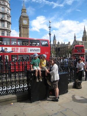 Xine, Tim and Cole near Big Ben (07-25-2009 13:58)