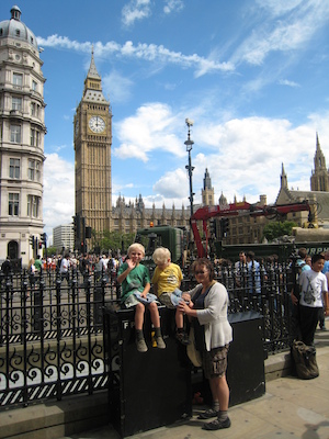 Xine, Tim and Cole near Big Ben (07-25-2009 13:58)