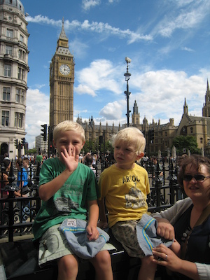 Xine, Tim and Cole near Big Ben (07-25-2009 13:58)