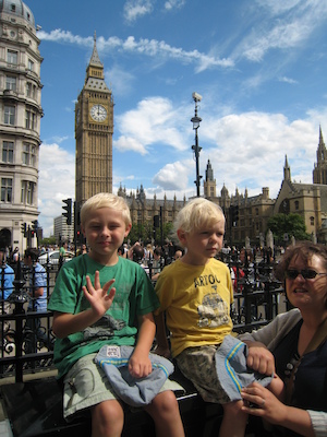 Xine, Tim and Cole near Big Ben (07-25-2009 13:58)