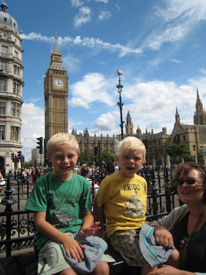 Xine, Tim and Cole near Big Ben (07-25-2009 13:58)