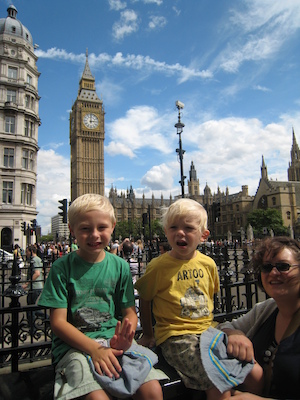 Xine, Tim and Cole near Big Ben (07-25-2009 13:58)