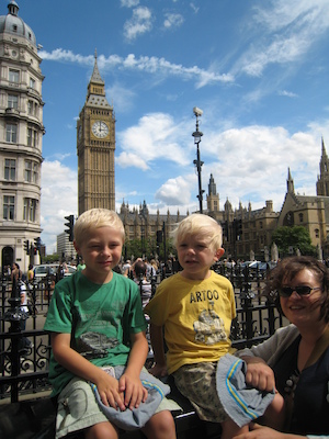 Xine, Tim and Cole near Big Ben (07-25-2009 13:59)