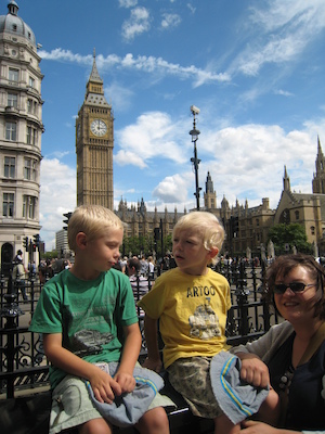 Xine, Tim and Cole near Big Ben (07-25-2009 13:59)
