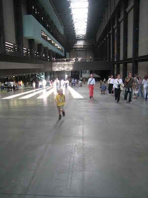 Cole at the Tate (07-25-2009 16:50)