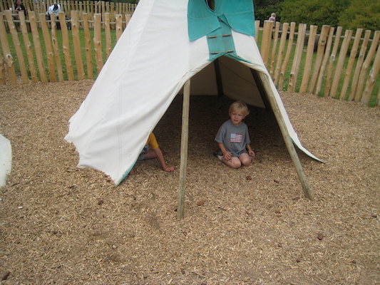 Tim and Cole in a wigwam at the Princess Diana playground (07-26-2009 14:46)
