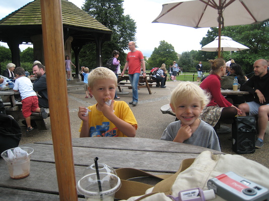 Tim and Cole eating ice cream (07-26-2009 15:09)