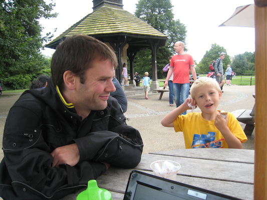 Johnny and Tim eating ice cream (07-26-2009 15:09)