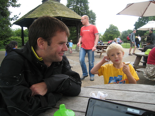 Johnny and Tim eating ice cream (07-26-2009 15:09)