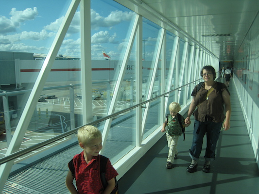 Tim, Cole and Xine at Heathrow (07-27-2009 15:39)