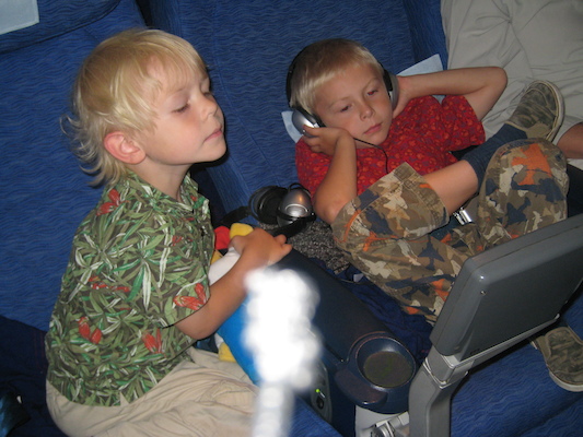 Cole and Tim on the plane (07-27-2009 20:03)