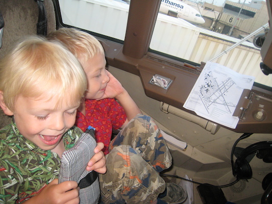 Tim and Cole in the cockpit (07-27-2009 23:44)