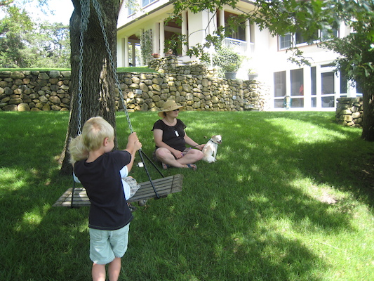 Cole and Tim on the swing at the Payne's with Xine and Emily (08-08-2009 10:56)