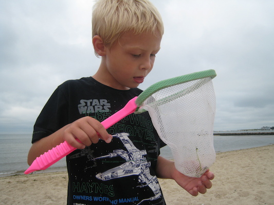 Tim examining his catch (08-12-2009 09:53)