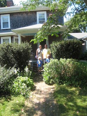 Jacqui, Matt, Tim and Cole at the Hyannis house (08-15-2009 12:21)