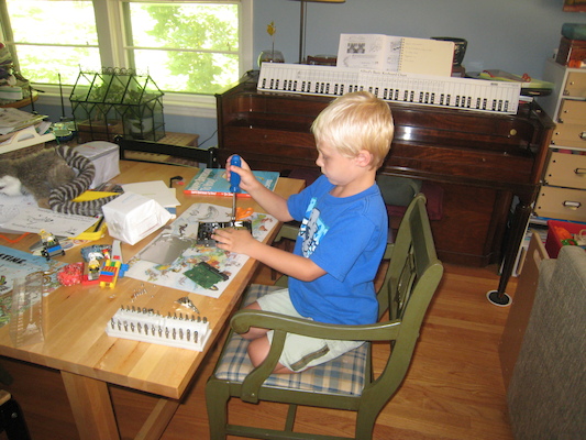Tim disassembling a hard drive (08-23-2009 13:08)