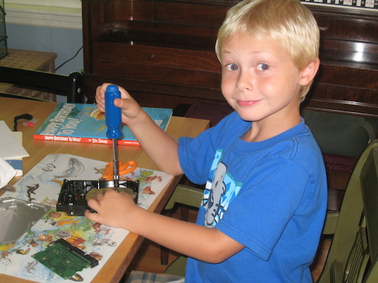 Tim disassembling a hard drive (08-23-2009 13:08)