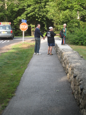 Ben, Xine and Tim walking to the bus stop (09-08-2009 07:31)