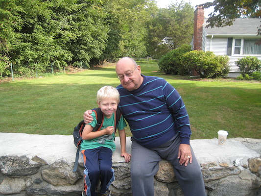 Tim and Poppy at the bus stop (09-08-2009 07:39)