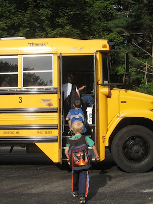 Tim getting on the bus (09-08-2009 07:42)