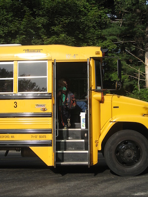 Tim getting on the bus (09-08-2009 07:42)