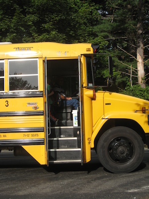 Tim getting on the bus (09-08-2009 07:42)